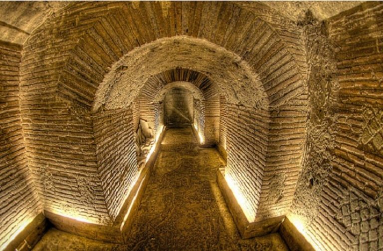 napoli sotterranea tunnel borbonico 768x503