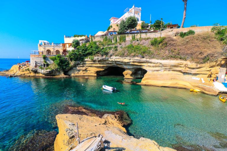Baia delle rocce verdi Posillipo 768x512
