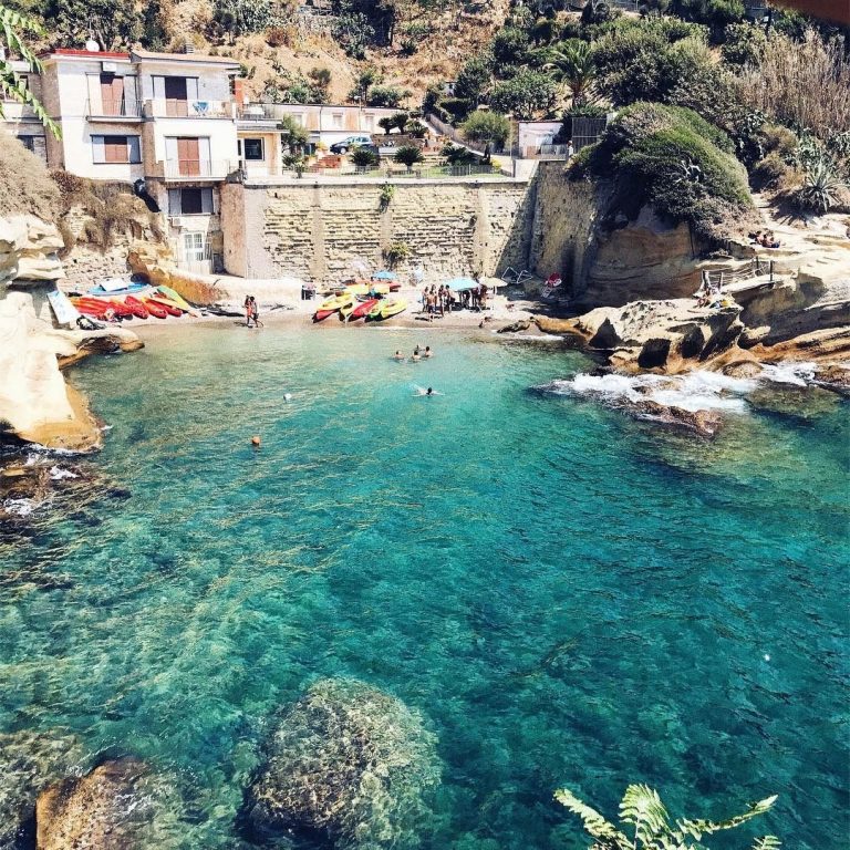 baia delle rocce verdi napoli posillipo 768x768