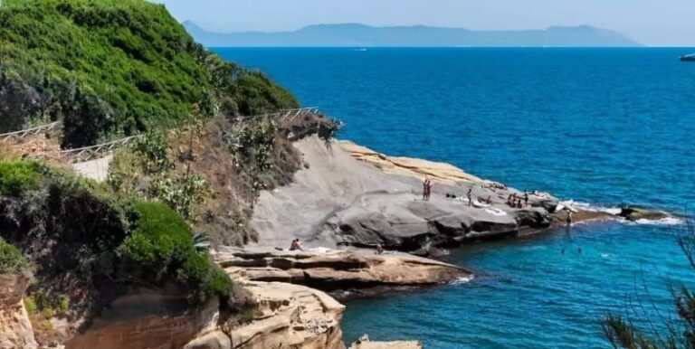 scoglione marechiaro napoli 768x386