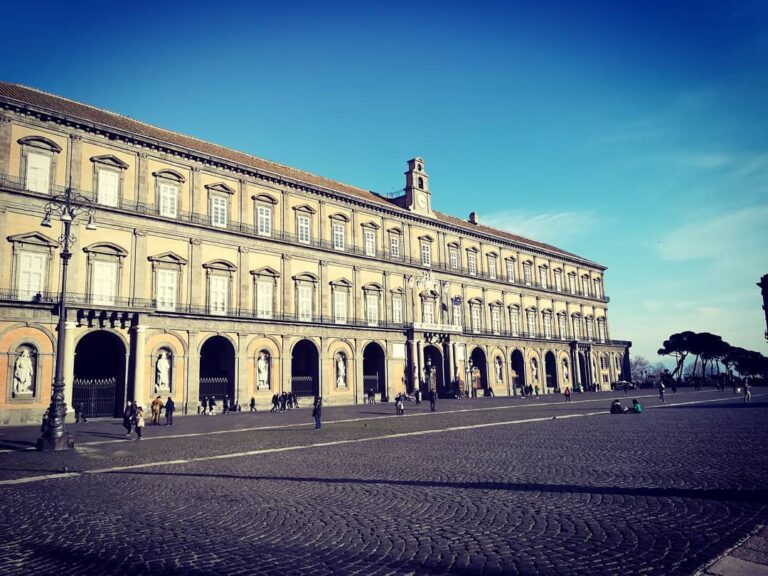 Palazzo reale napoli 768x576