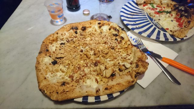 Particolare di una pizza di Sorbillo presente al Pizza Village