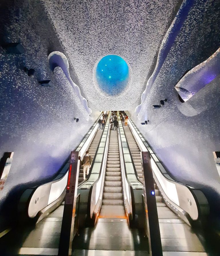 stazione toledo city napoli 768x893