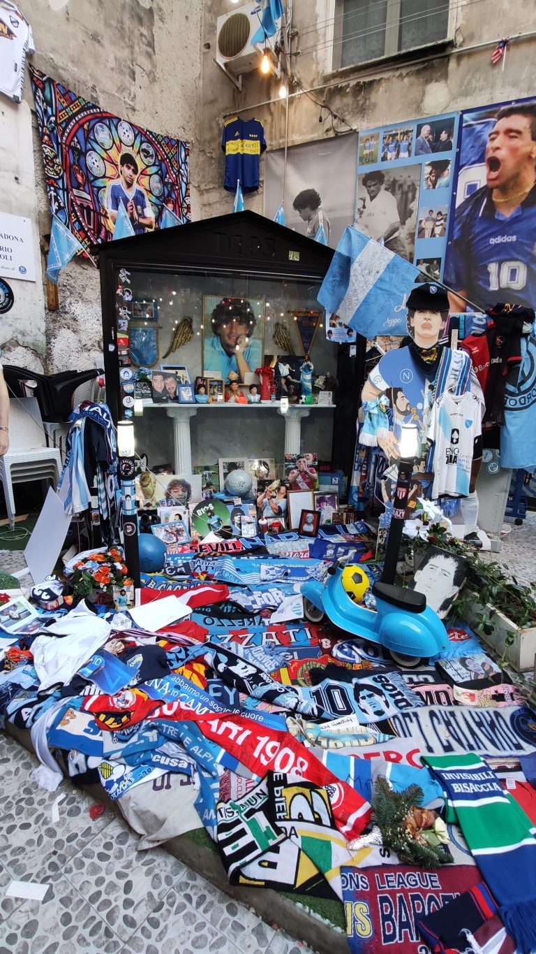largo maradona altare 768x1365
